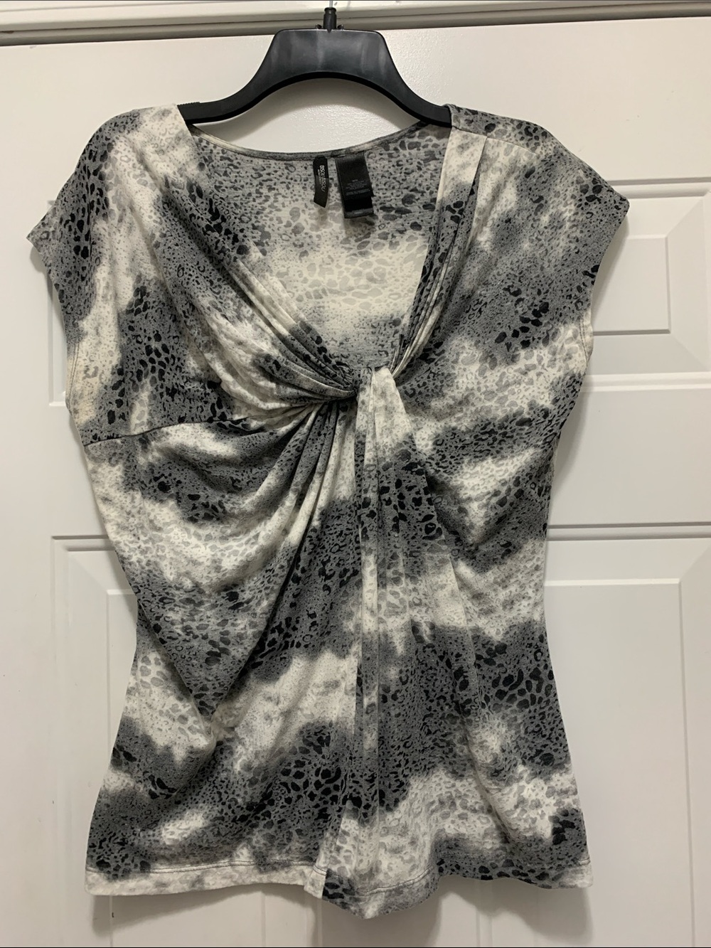 FREE Twist-Front Cotton Blend Short Sleeve Top in Black Gray & White Size Medium